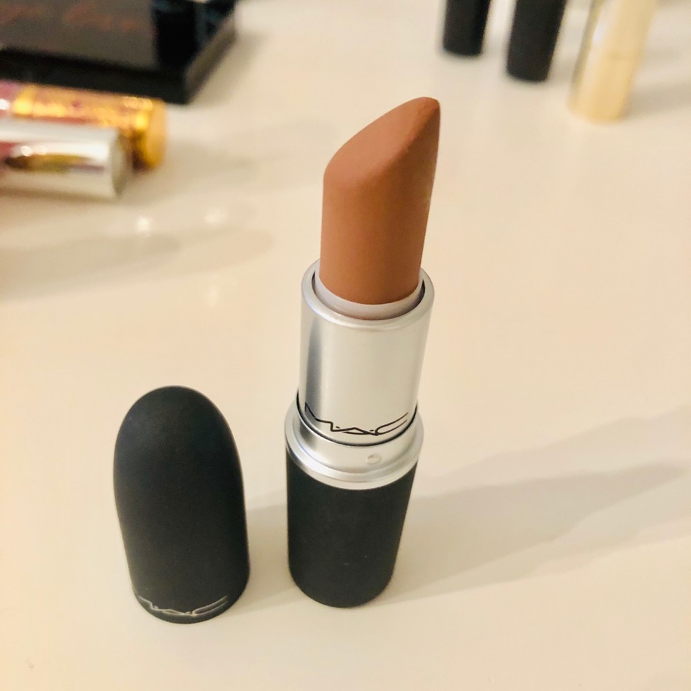 MAC COSMETICS LIPSTICK